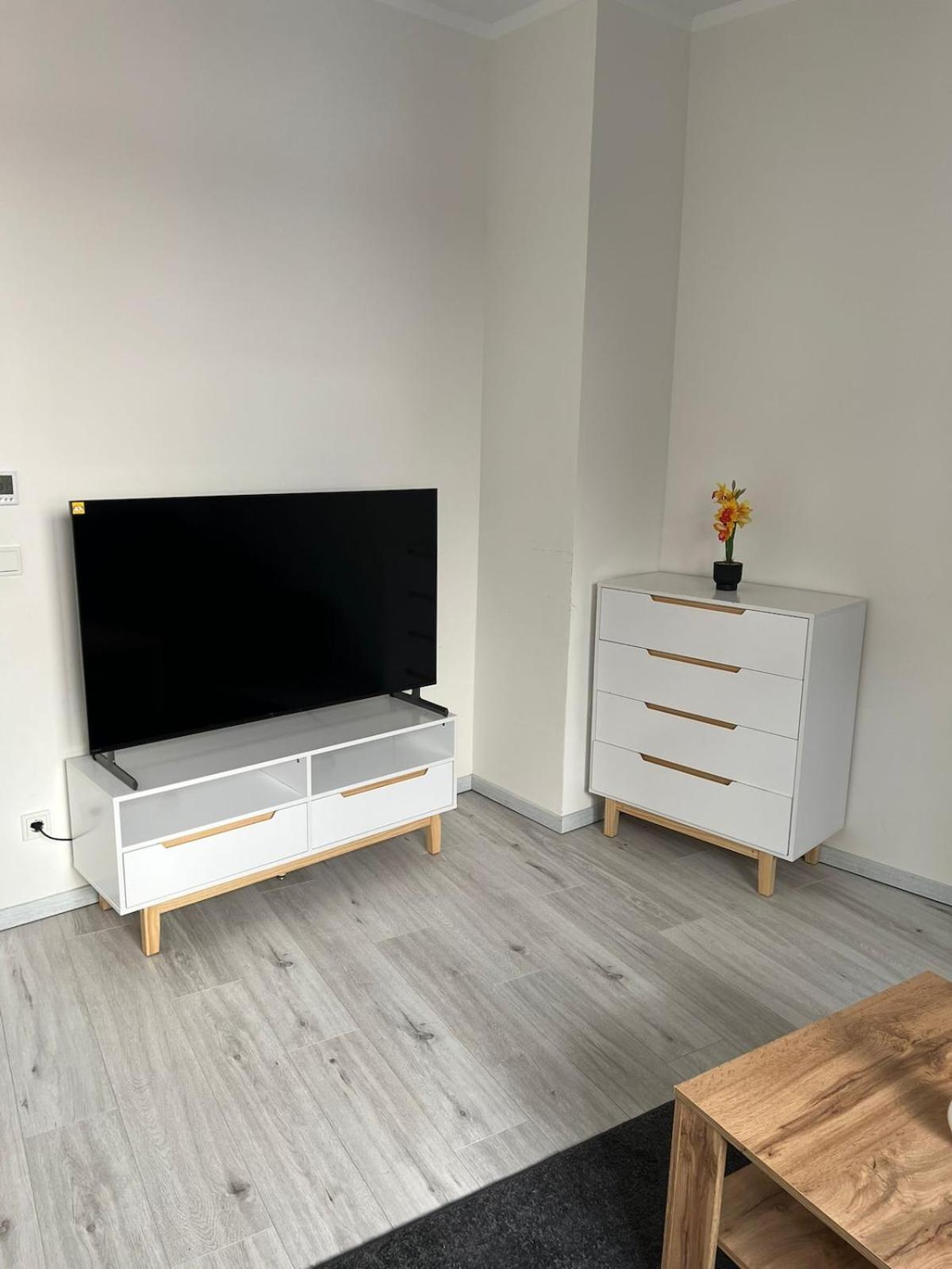 Modern Flat For 3 Guests Near And Transport Apartment Cologne