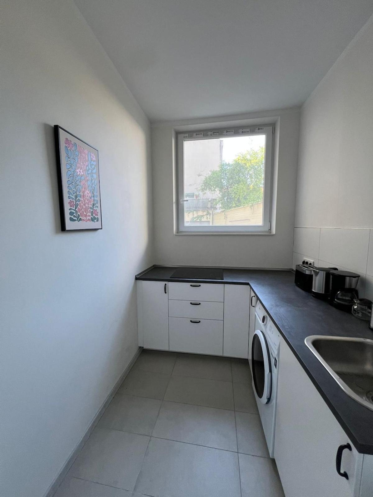Modern Flat For 3 Guests Near And Transport * Cologne